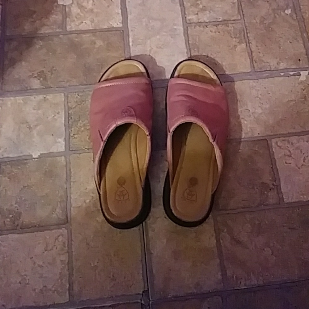 Mauve Ariat Sandles
